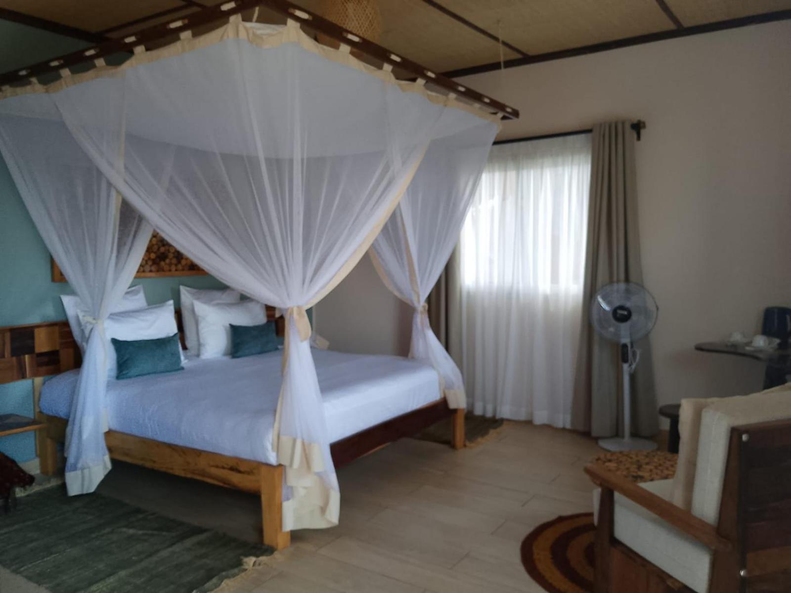 Bira Hotel Анцирабе Экстерьер фото