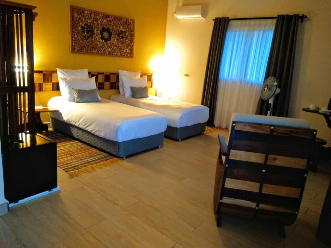 Bira Hotel Анцирабе Экстерьер фото