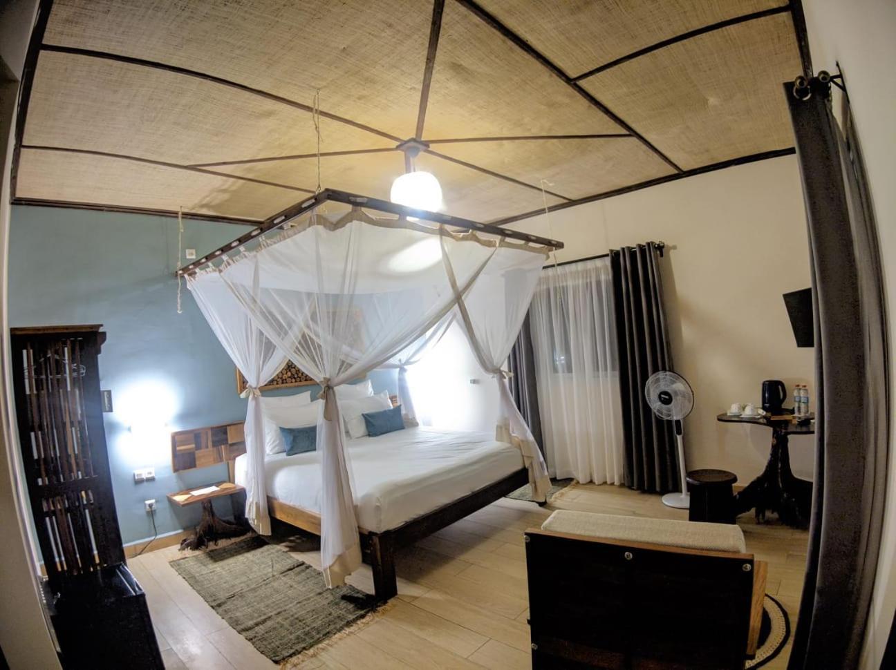 Bira Hotel Анцирабе Экстерьер фото