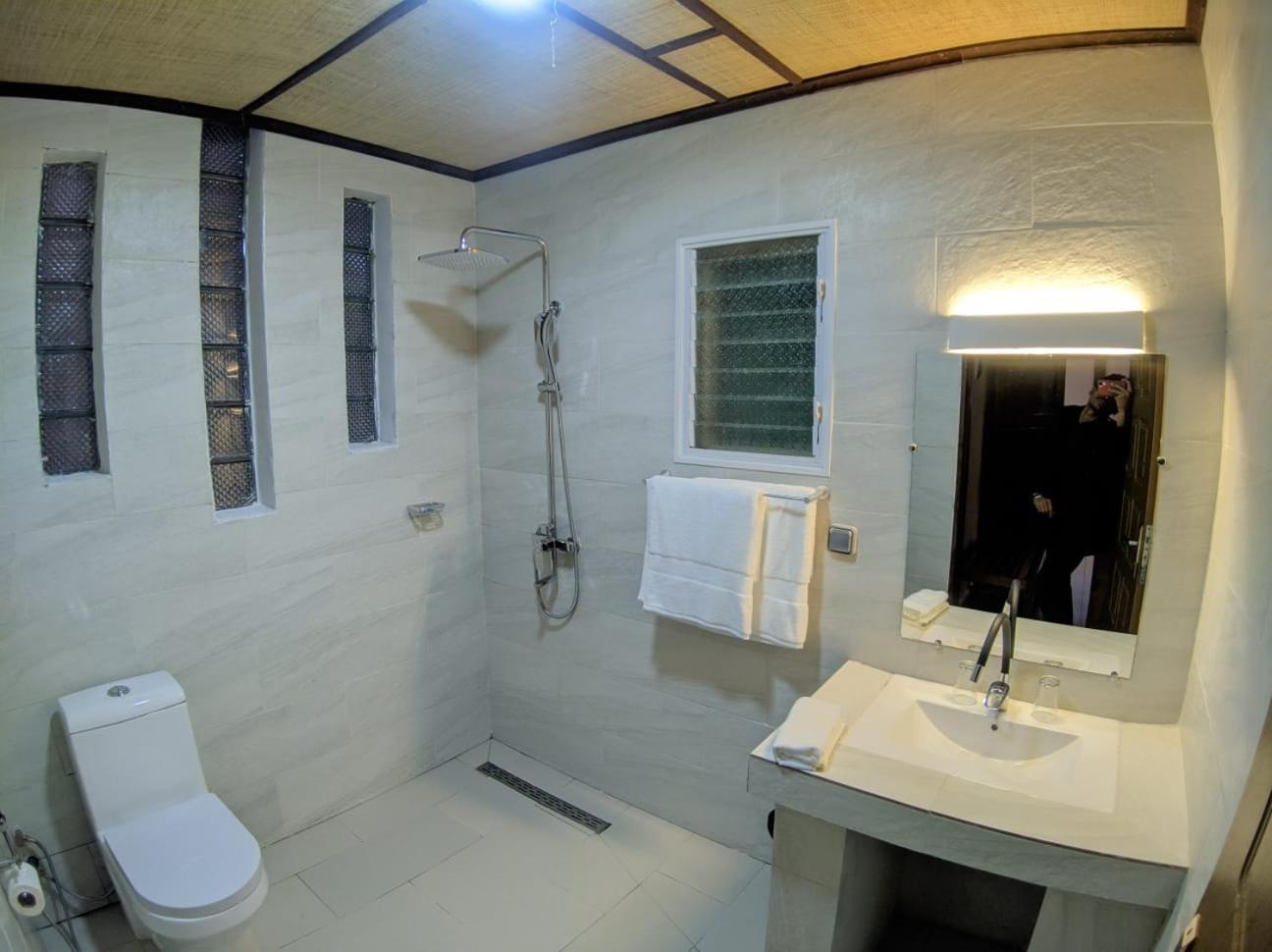 Bira Hotel Анцирабе Экстерьер фото