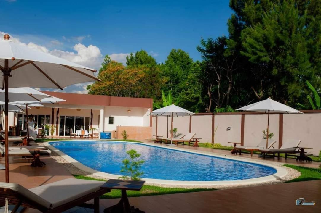 Bira Hotel Анцирабе Экстерьер фото