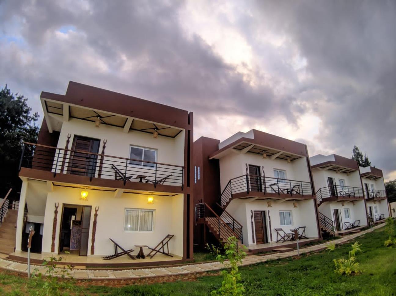 Bira Hotel Анцирабе Экстерьер фото