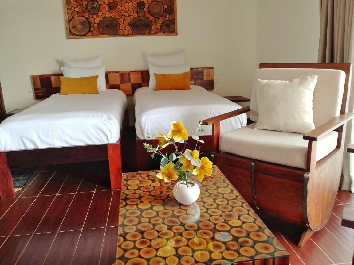 Bira Hotel Анцирабе Экстерьер фото