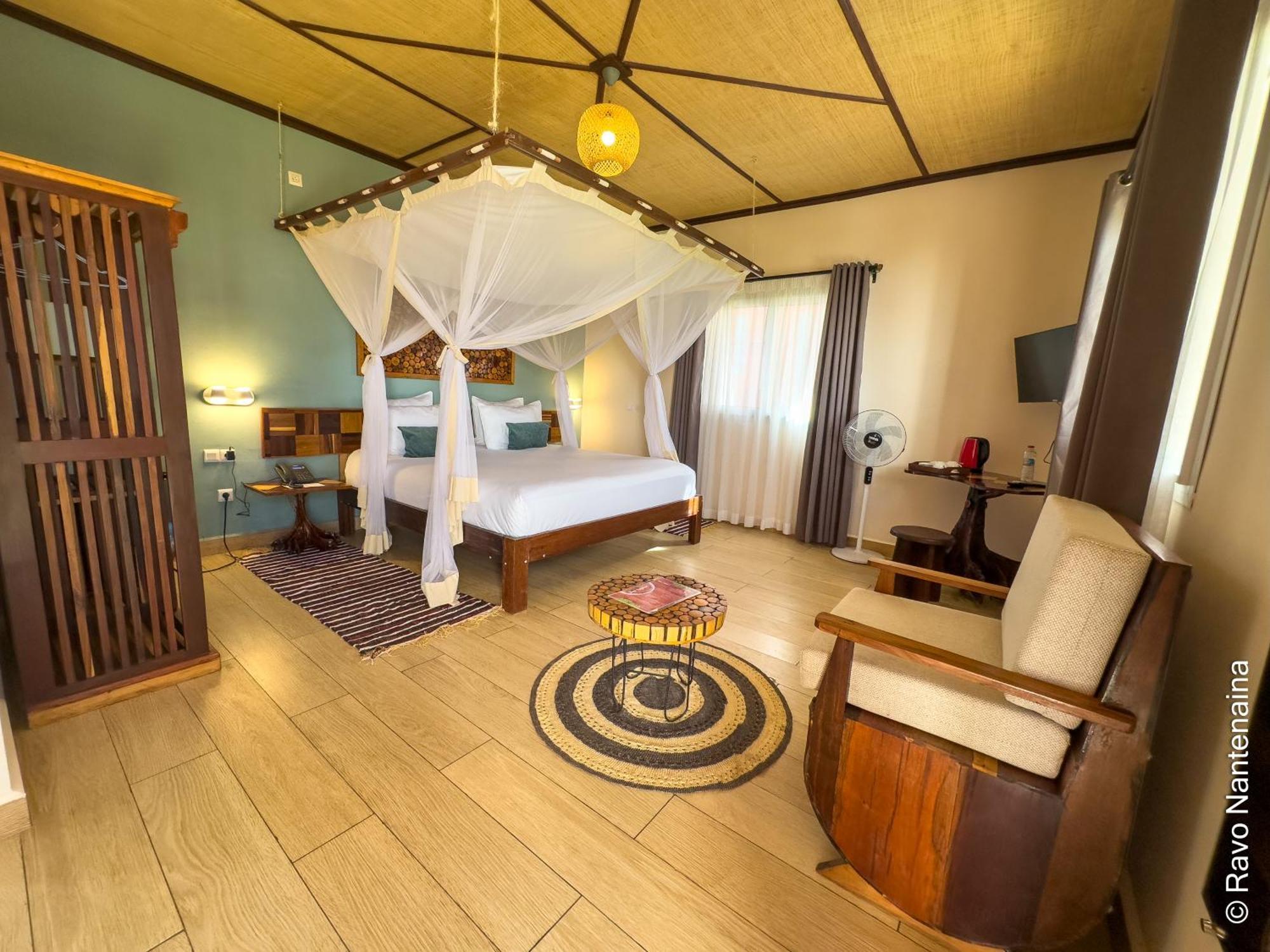 Bira Hotel Анцирабе Экстерьер фото