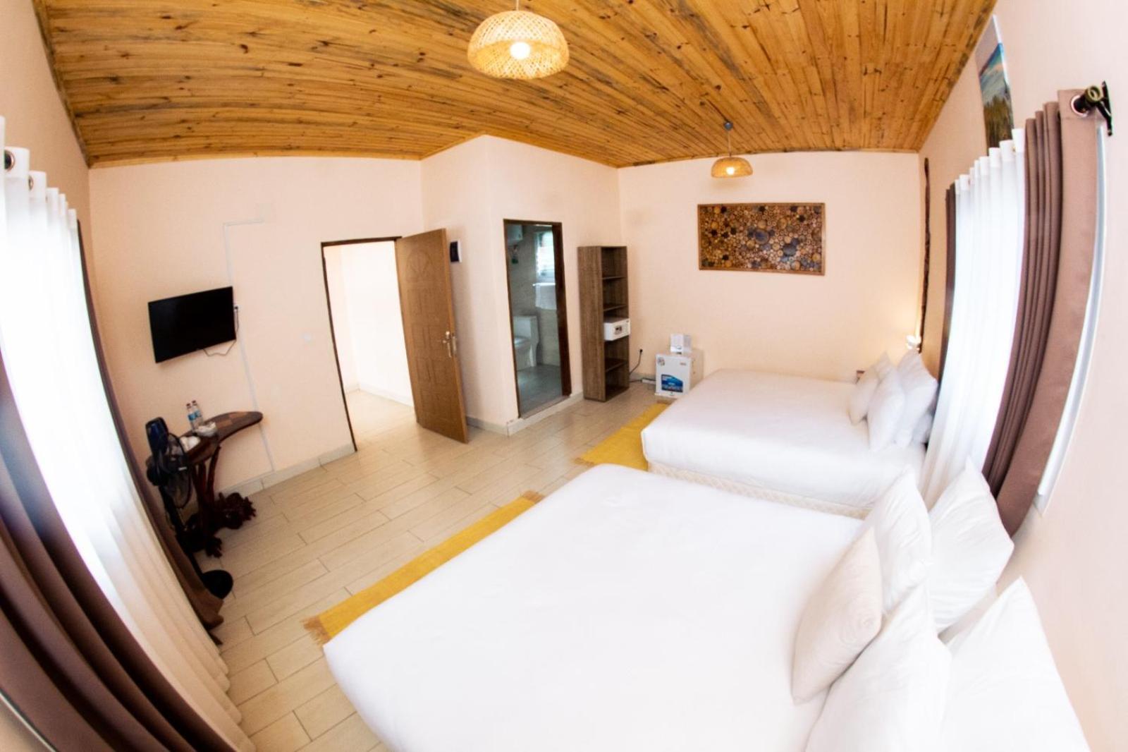 Bira Hotel Анцирабе Экстерьер фото