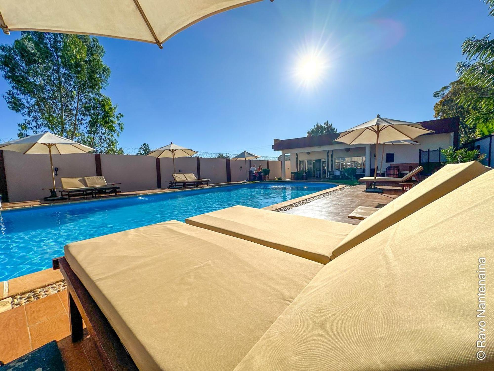 Bira Hotel Анцирабе Экстерьер фото
