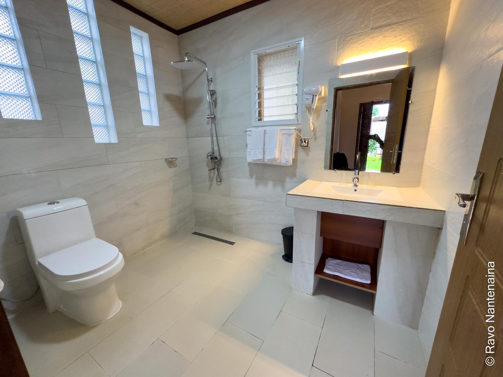 Bira Hotel Анцирабе Экстерьер фото