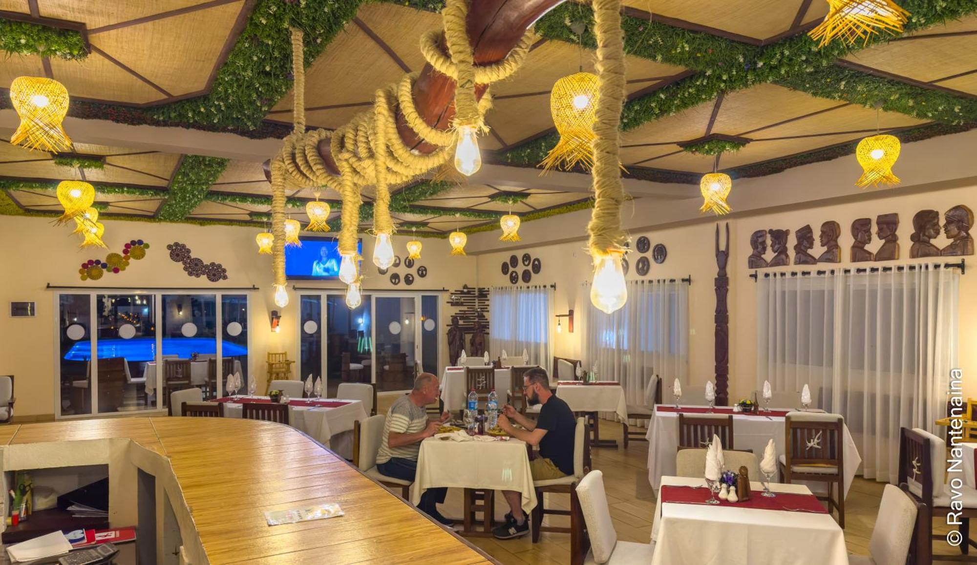 Bira Hotel Анцирабе Экстерьер фото