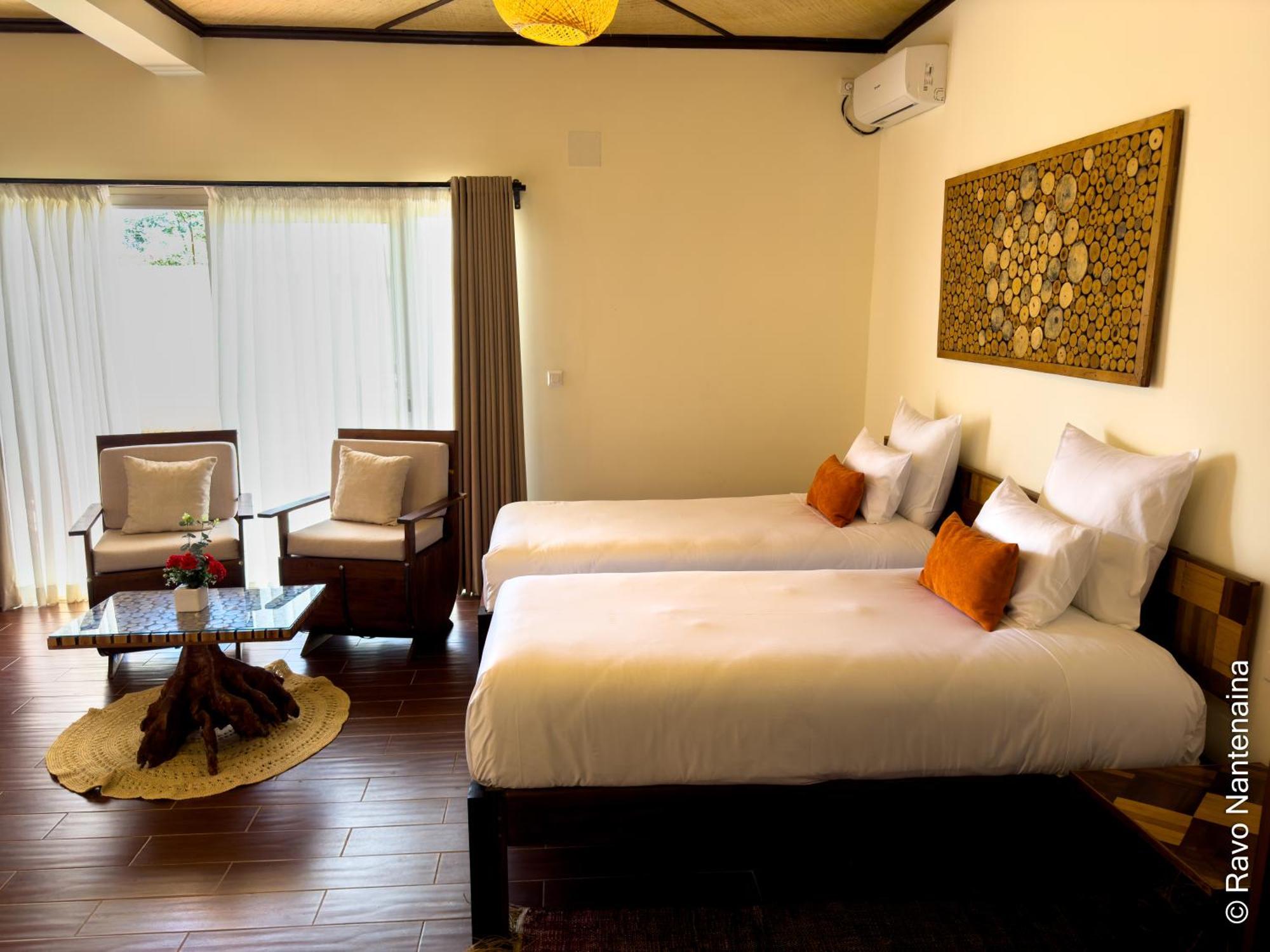 Bira Hotel Анцирабе Экстерьер фото