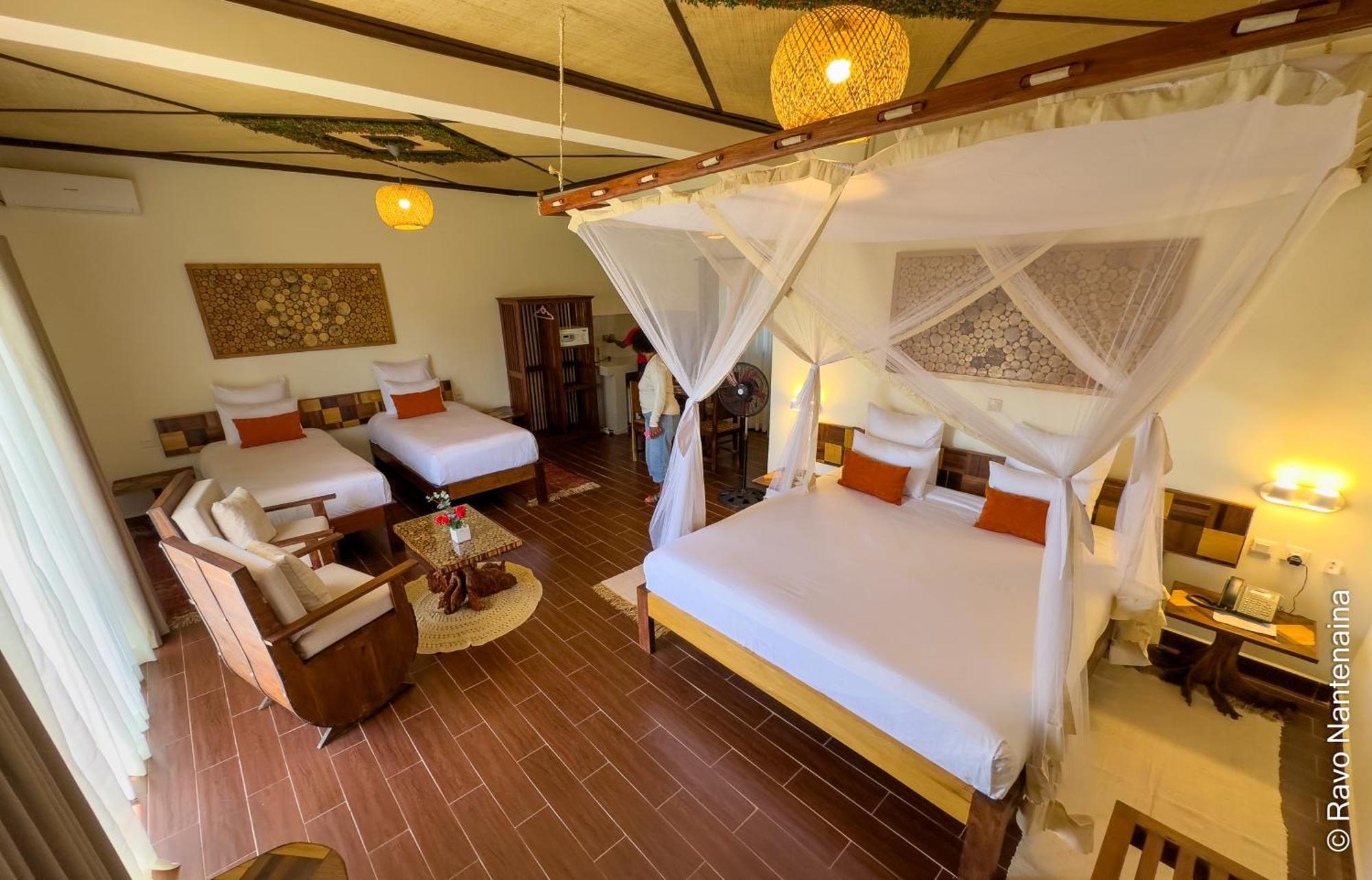 Bira Hotel Анцирабе Экстерьер фото