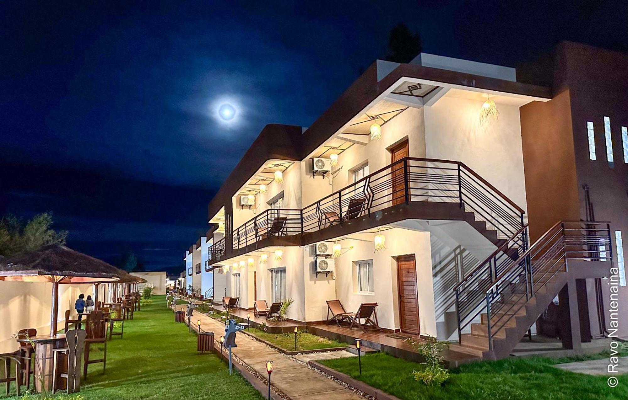 Bira Hotel Анцирабе Экстерьер фото