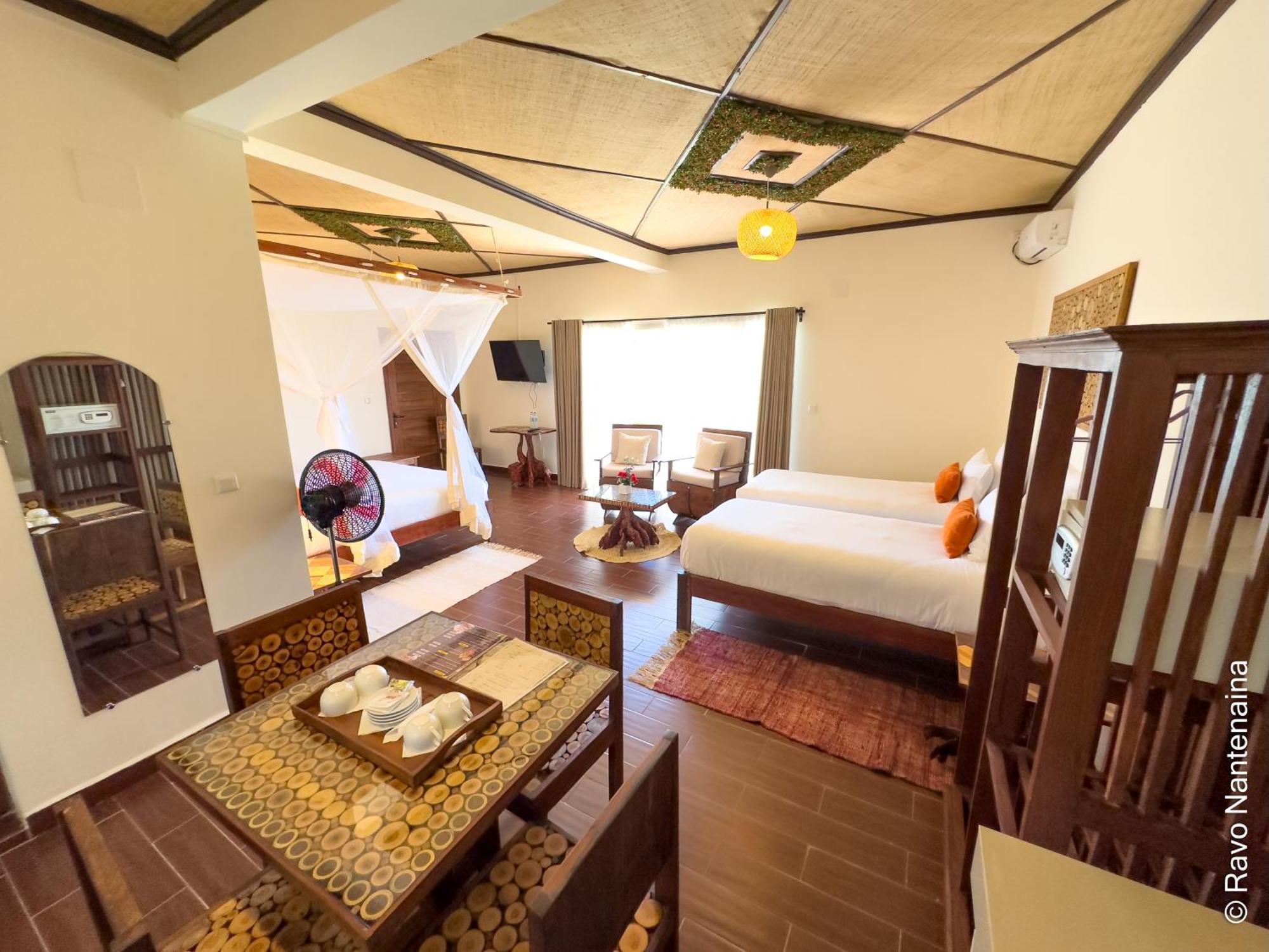 Bira Hotel Анцирабе Экстерьер фото