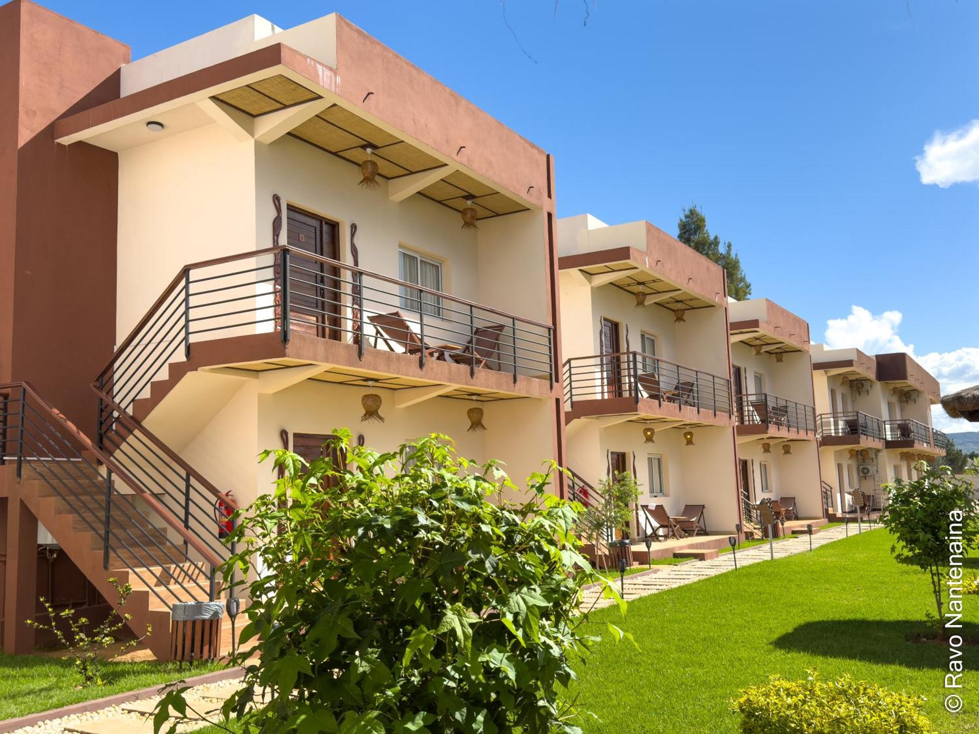 Bira Hotel Анцирабе Экстерьер фото