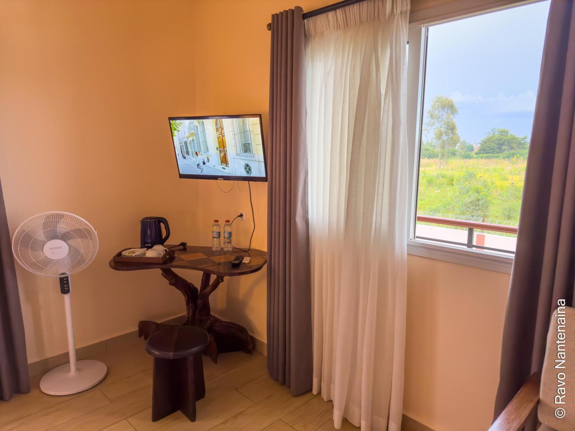 Bira Hotel Анцирабе Экстерьер фото