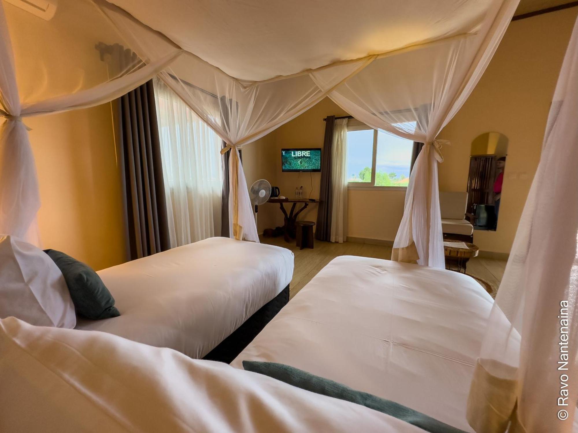 Bira Hotel Анцирабе Экстерьер фото