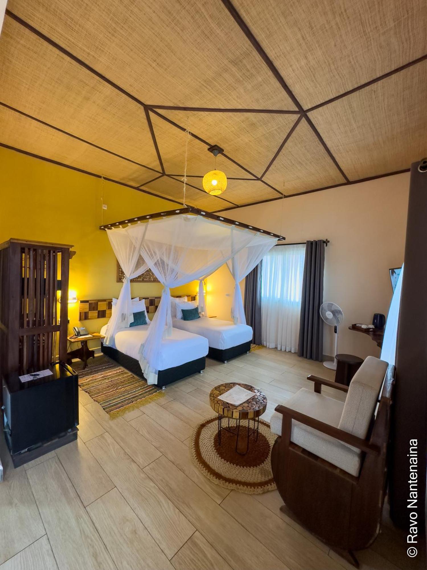 Bira Hotel Анцирабе Экстерьер фото