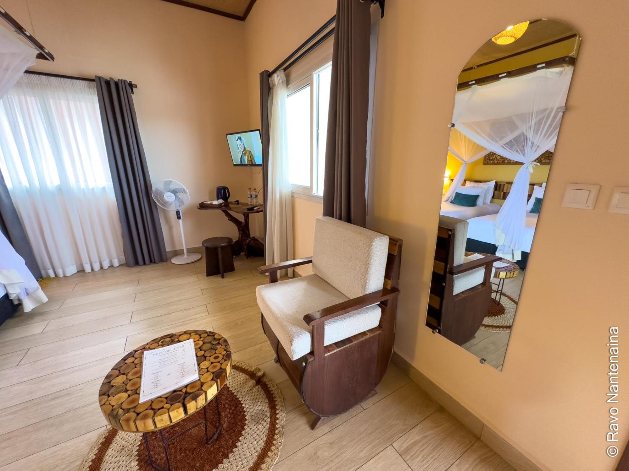 Bira Hotel Анцирабе Экстерьер фото