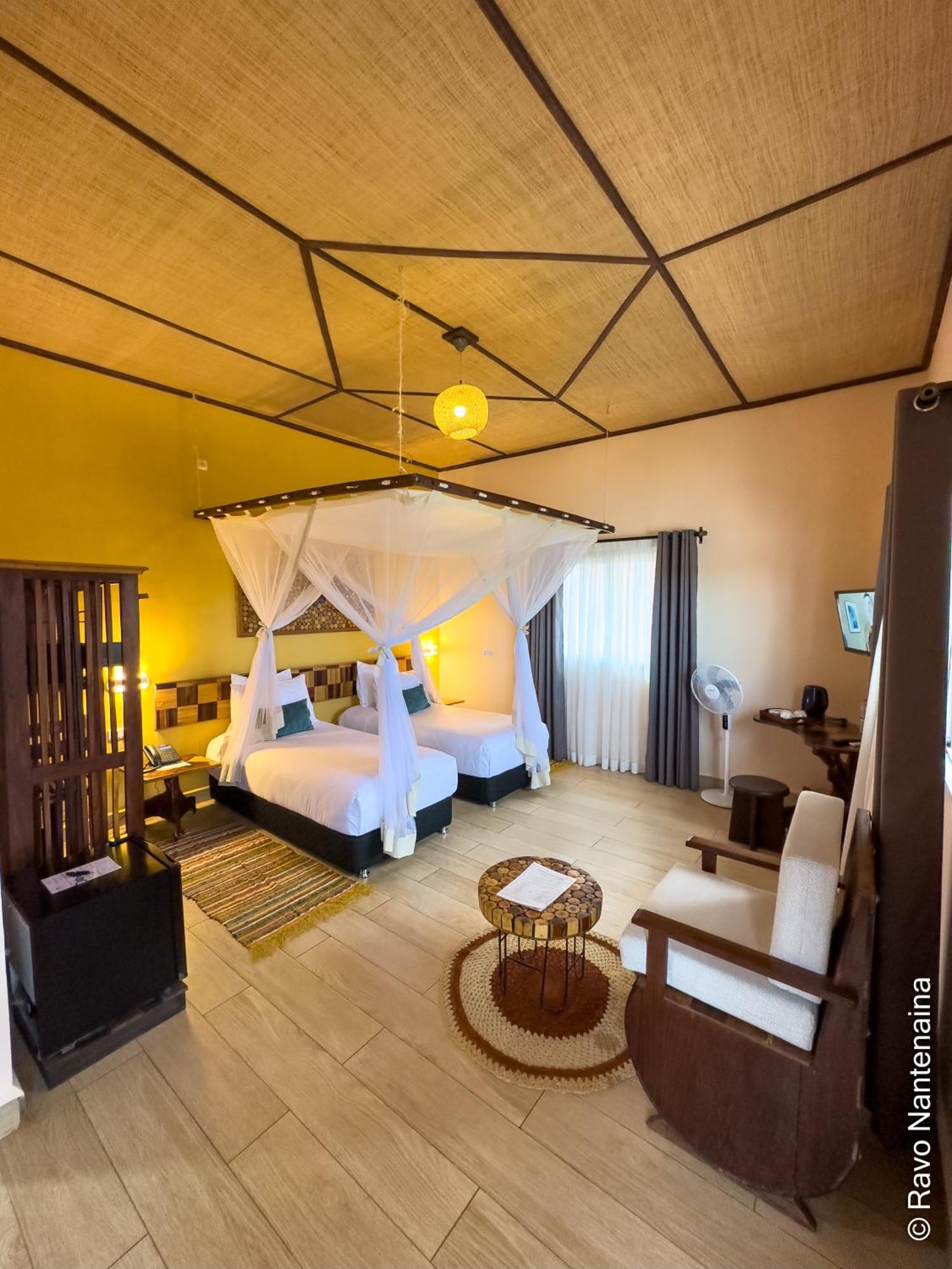 Bira Hotel Анцирабе Экстерьер фото